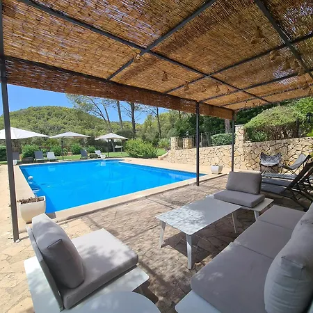 Jacelia Villa *
